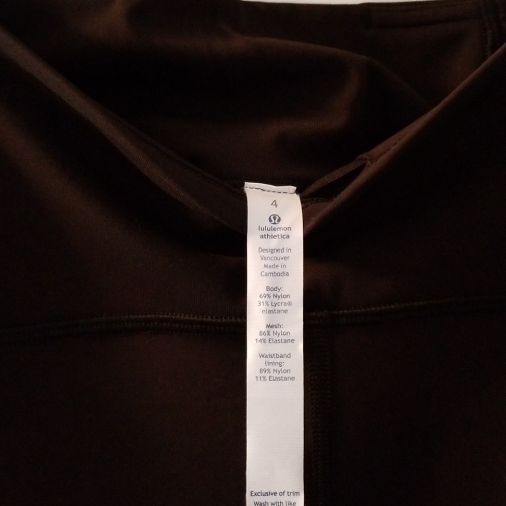 Lululemon Athletica cropped yoga pants